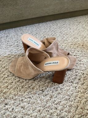 Steve Madden Beige Suede Open-Toe Block Heel Mules